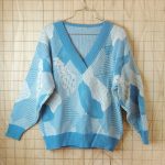 古着80's(80年代)ライトブルー×ホワイト(水色×白)総柄Vネックニットセーター