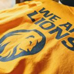 USA GILDAN WE ARE LIONS L/S Print Tee Yellow Mens-L