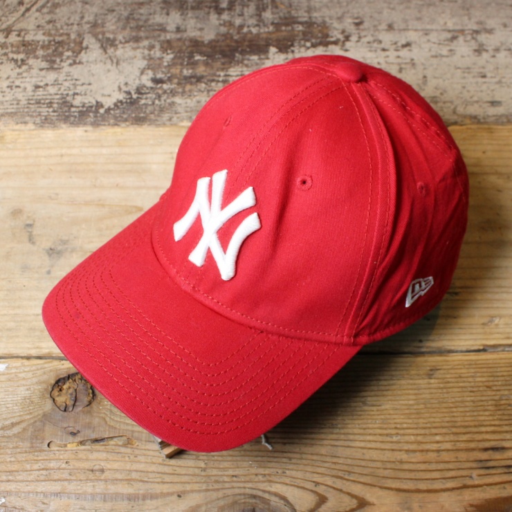 USA New Era MLB ニューヨーク ヤンキース キャップ 帽子 レッド 赤 フリーサイズ 刺繍 アメリカ古着
