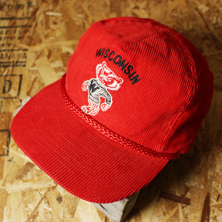 WISCONSIN/古着レッド(赤)キャラクター刺繍入りカレッジコーデュロイキャップ/cap-85