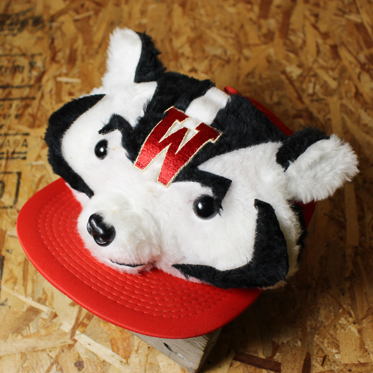 WISCONSIN ウィスコンシン 古着 レッド 赤 キャラクター ぬいぐるみ付き THE ROCKING HORSE メッシュキャップ cap-88 帽子