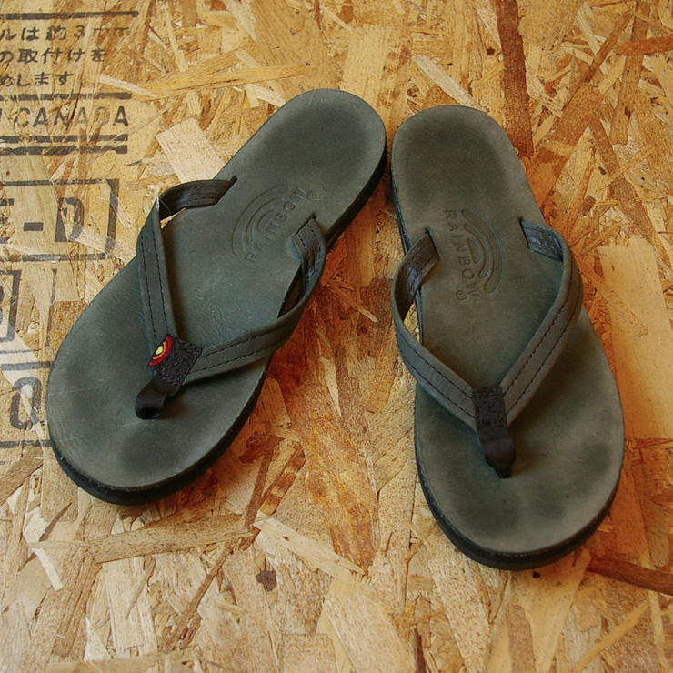 【RAINBOW SANDALS】ブラック(黒)プレミア・レザーシングルミッドソール細めストラップレインボーサンダル|レディースS(22.5～23.5cm)