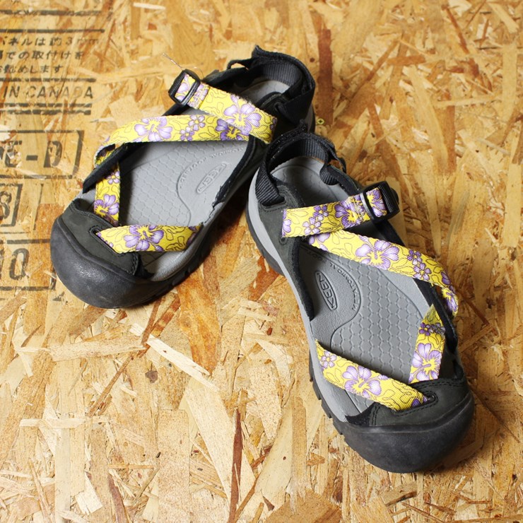 KEEN キーン 古着 イエロー レディース スポーツサンダル ゼラポート 花柄 24cm アウトドア ウォータープルーフ