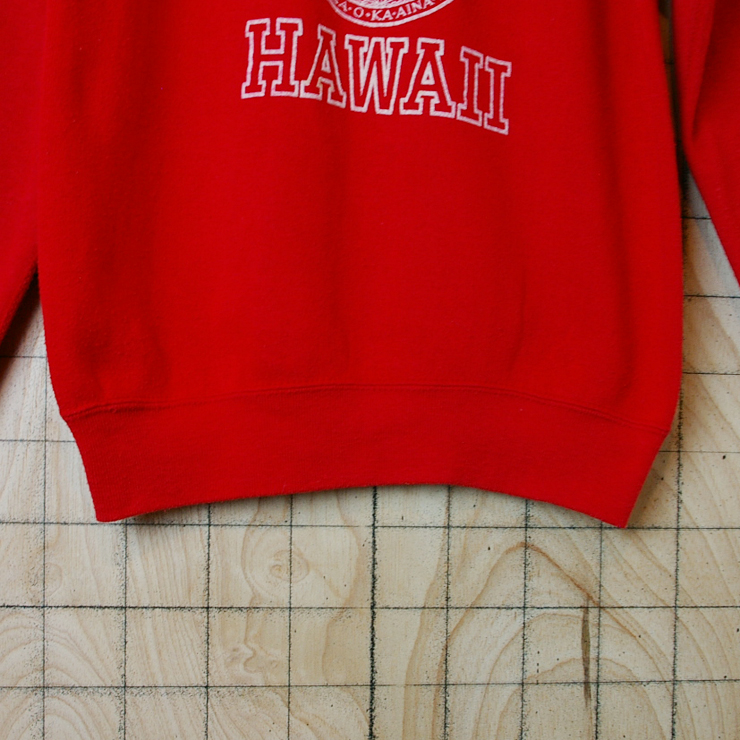 【ビンテージ】アメリカ古着UNIVERSITY HAWAII(ハワイ大学)レッド(赤)プリントカレッジスウェット・トレーナー