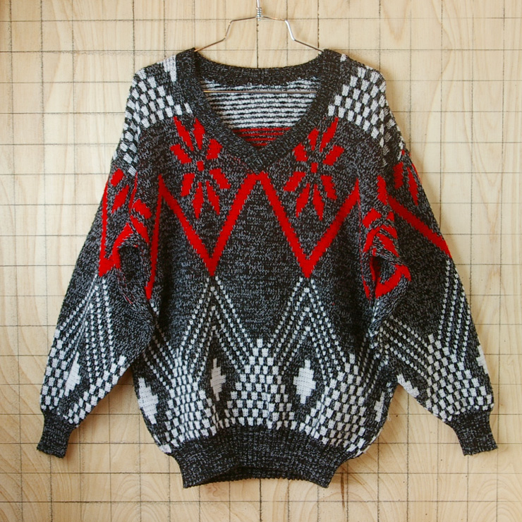 古着80's(80年代)ブラック×ホワイト×レッド(黒×白×赤)総柄Vネックニットセーター